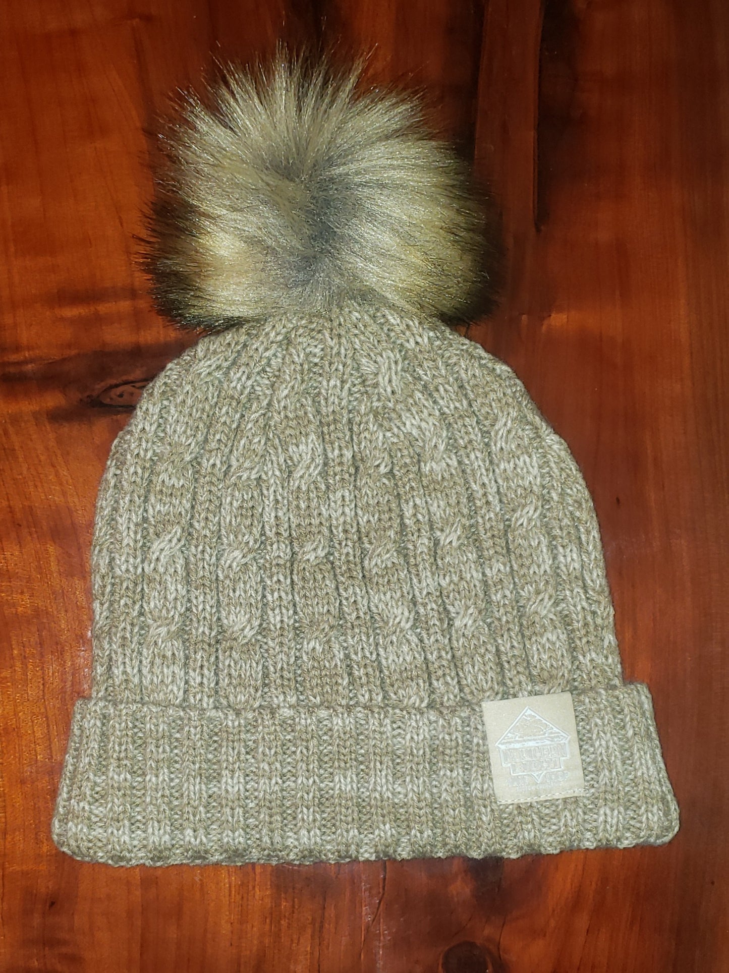 BEANIE CABLE CUFFED POM-POM